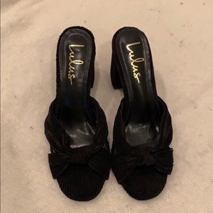 Black knotted heel sandal